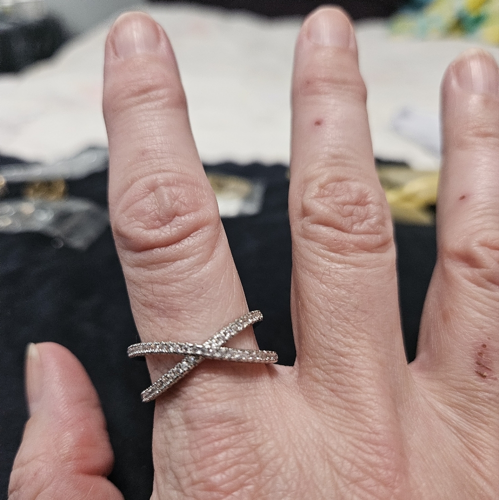 Beautiful Cross Over Ring - Picture 6 of 6